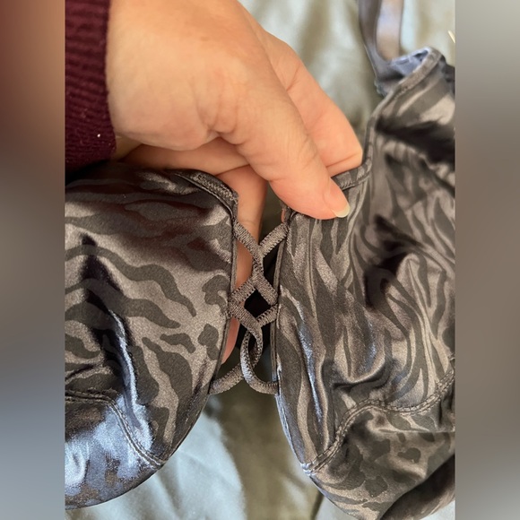 New NWT Curvation plus bra 42D‎ grey animal print underwire - Picture 6 of 6